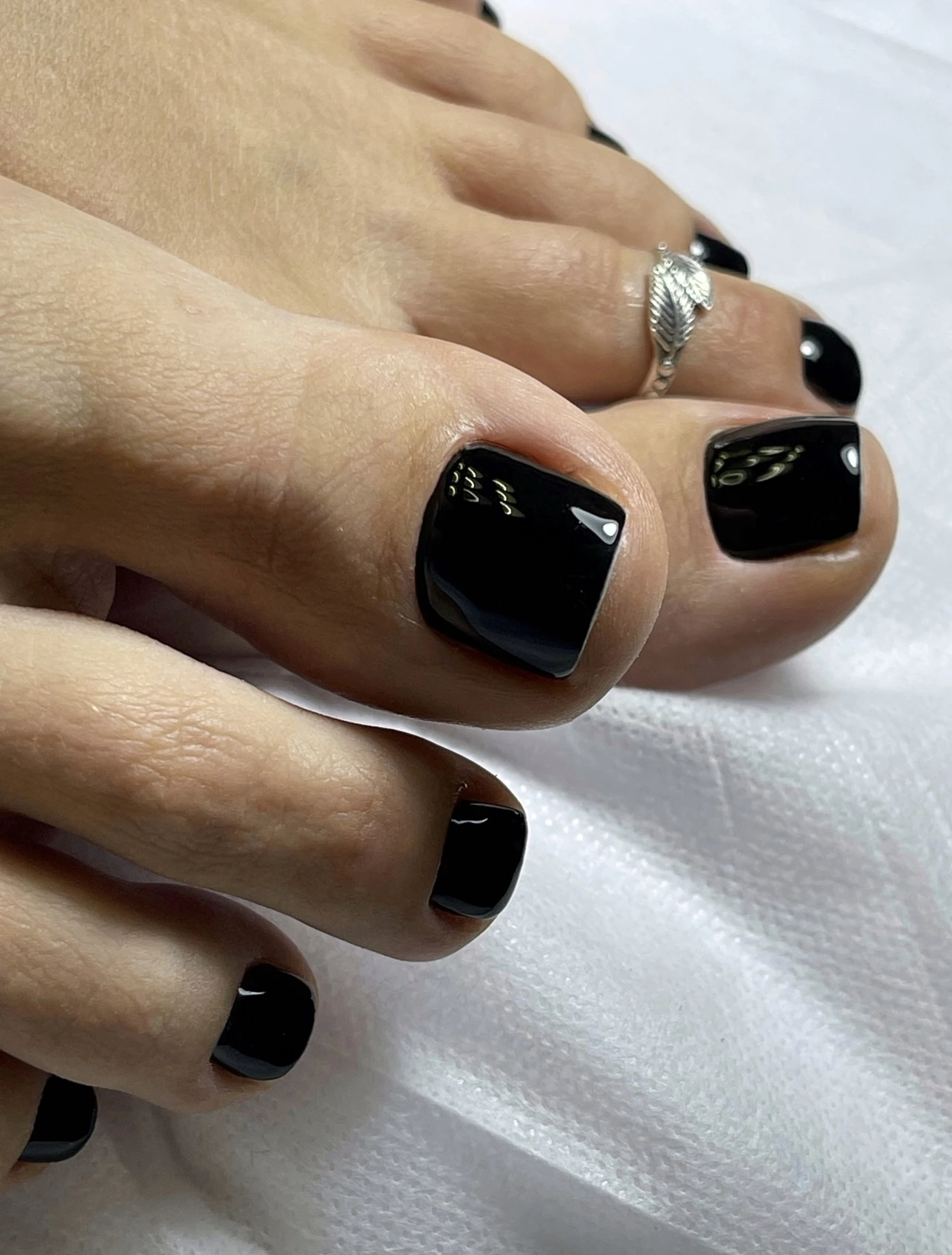 Full pedicure with regular polish with bioceramics